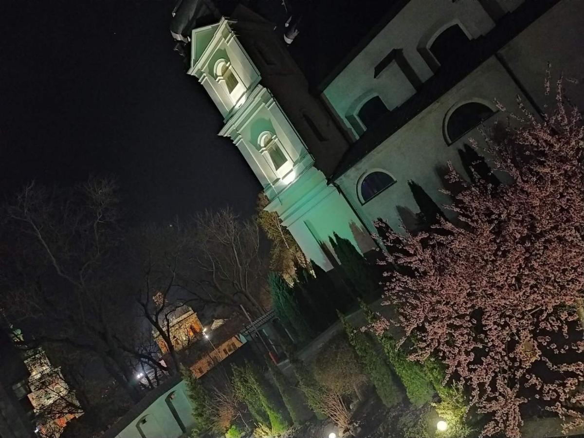 Guest House "Arkhistratyg" Lviv Luaran gambar